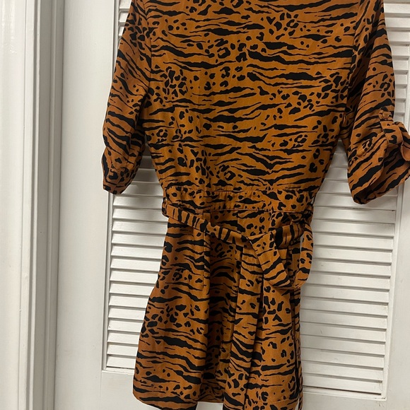 EUC ✨DEEDEE✨romper✨Tiger Print ✨M - Picture 5 of 10
